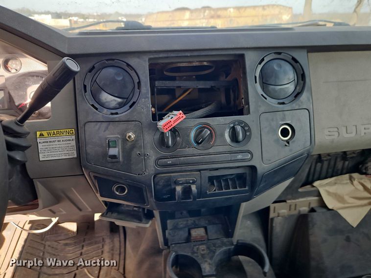 image for item EB8470 2008 Ford F350 Super Duty pickup truck cab and chassis