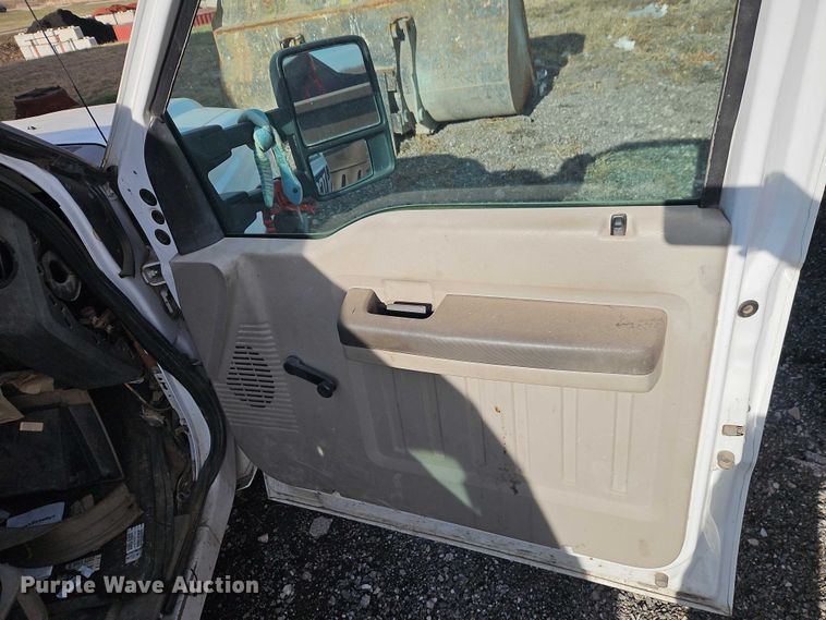 image for item EB8470 2008 Ford F350 Super Duty pickup truck cab and chassis