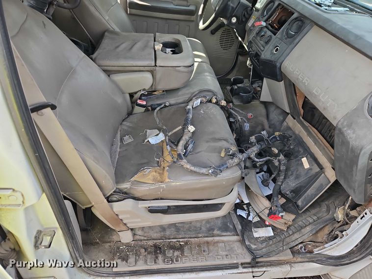 image for item EB8470 2008 Ford F350 Super Duty pickup truck cab and chassis