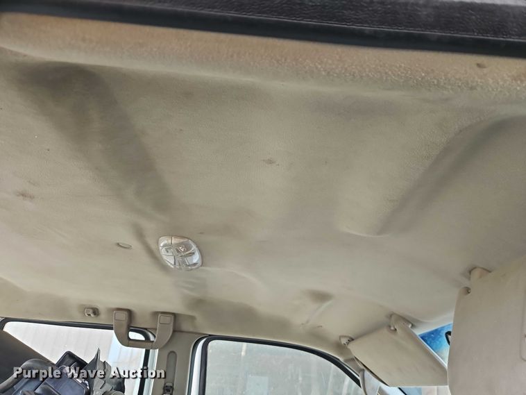 image for item EB8470 2008 Ford F350 Super Duty pickup truck cab and chassis