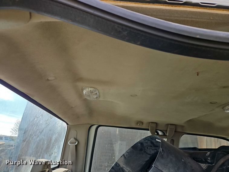 image for item EB8470 2008 Ford F350 Super Duty pickup truck cab and chassis