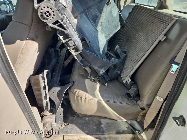 image for item EB8470 2008 Ford F350 Super Duty pickup truck cab and chassis