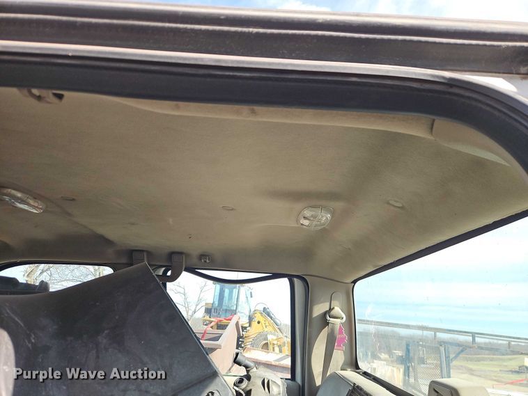 image for item EB8470 2008 Ford F350 Super Duty pickup truck cab and chassis