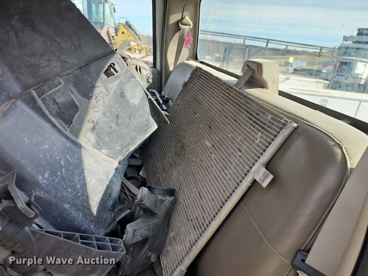 image for item EB8470 2008 Ford F350 Super Duty pickup truck cab and chassis