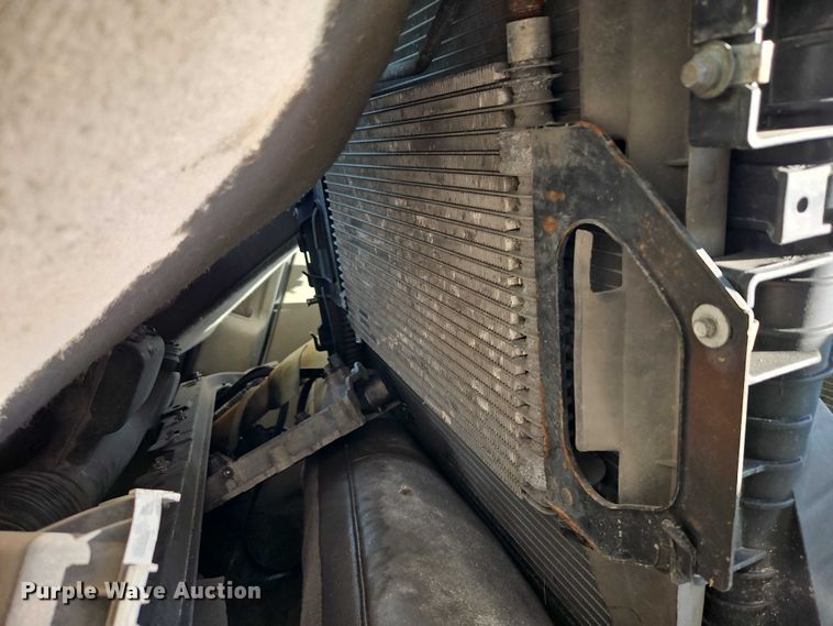 image for item EB8470 2008 Ford F350 Super Duty pickup truck cab and chassis