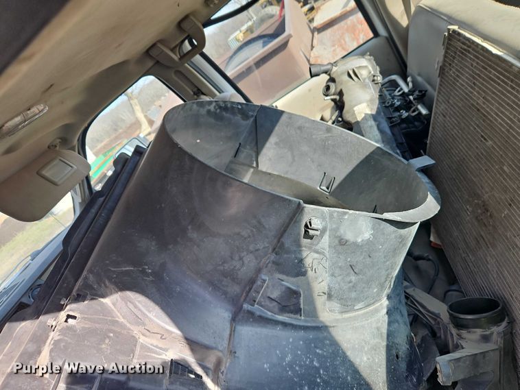 image for item EB8470 2008 Ford F350 Super Duty pickup truck cab and chassis