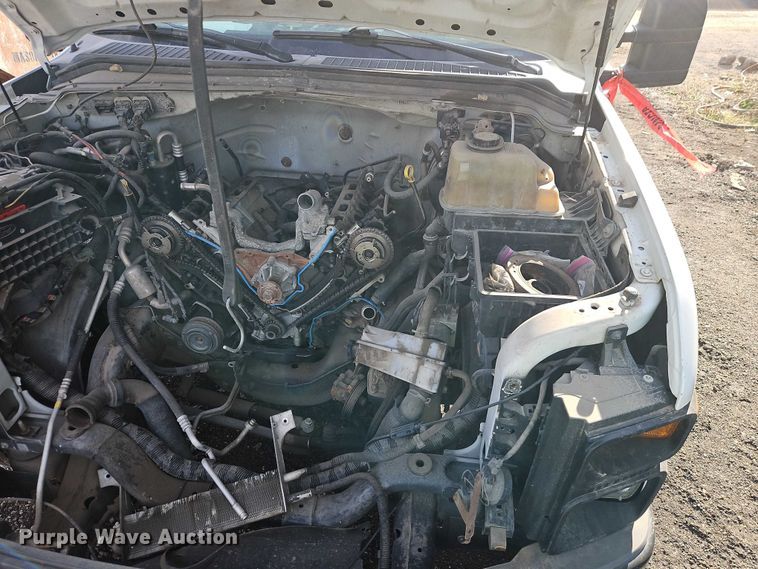 image for item EB8470 2008 Ford F350 Super Duty pickup truck cab and chassis