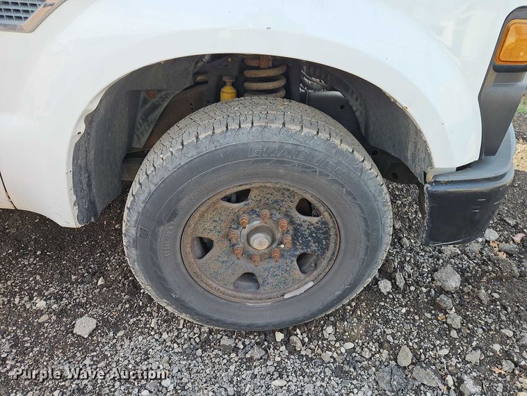 image for item EB8470 2008 Ford F350 Super Duty pickup truck cab and chassis