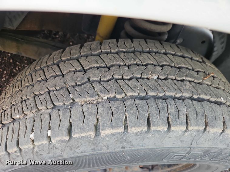 image for item EB8470 2008 Ford F350 Super Duty pickup truck cab and chassis