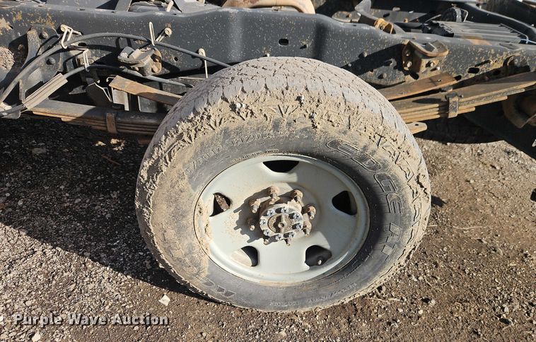 image for item EB8470 2008 Ford F350 Super Duty pickup truck cab and chassis