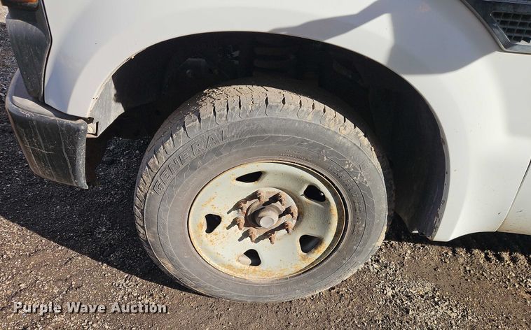 image for item EB8470 2008 Ford F350 Super Duty pickup truck cab and chassis