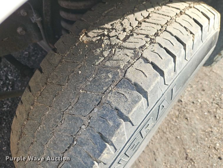 image for item EB8470 2008 Ford F350 Super Duty pickup truck cab and chassis