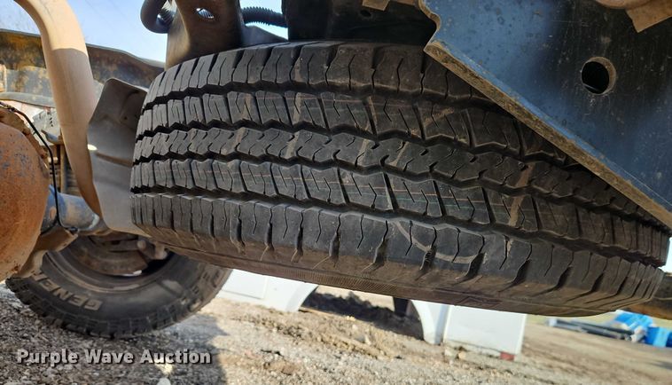 image for item EB8470 2008 Ford F350 Super Duty pickup truck cab and chassis