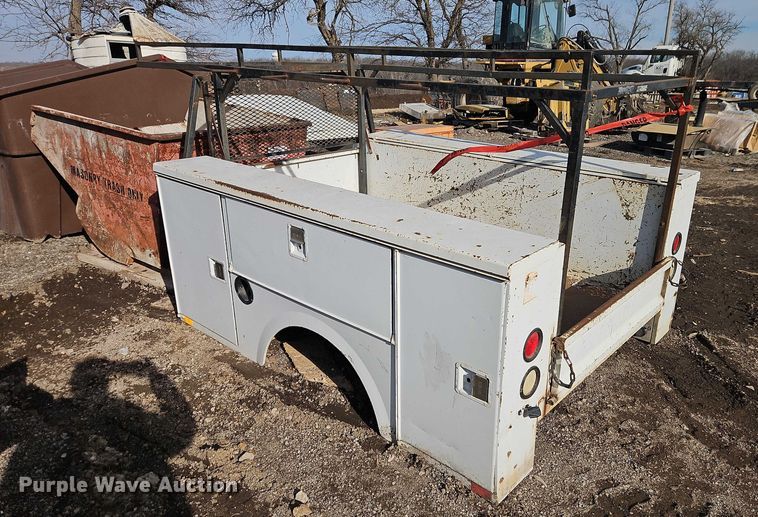 image for item EB8470 2008 Ford F350 Super Duty pickup truck cab and chassis