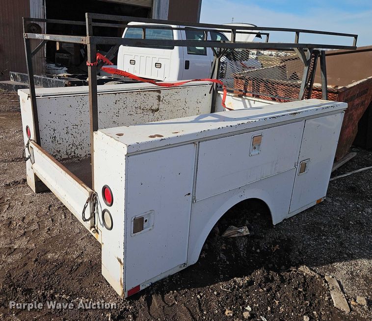 image for item EB8470 2008 Ford F350 Super Duty pickup truck cab and chassis