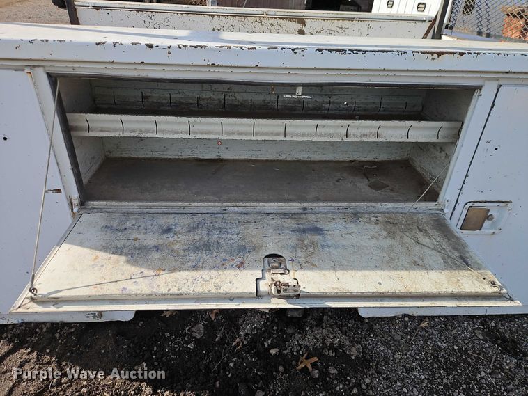 image for item EB8470 2008 Ford F350 Super Duty pickup truck cab and chassis