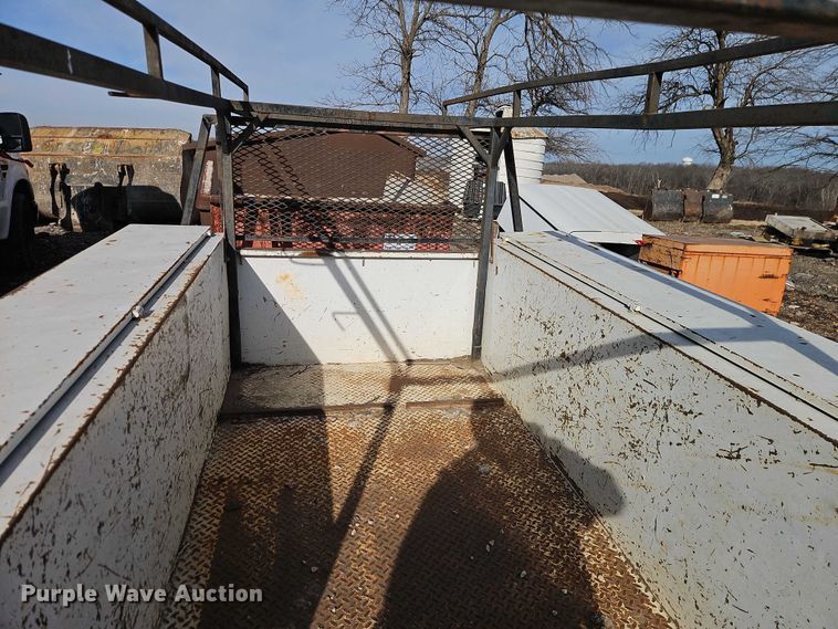 image for item EB8470 2008 Ford F350 Super Duty pickup truck cab and chassis