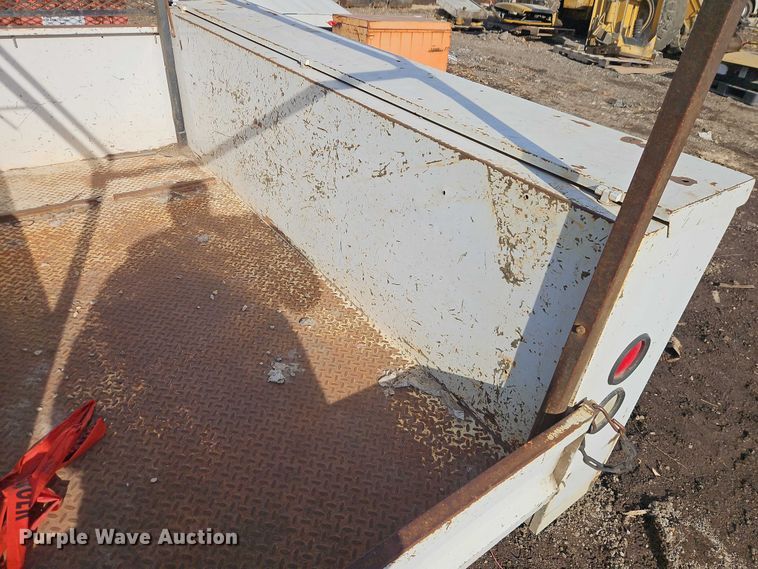 image for item EB8470 2008 Ford F350 Super Duty pickup truck cab and chassis