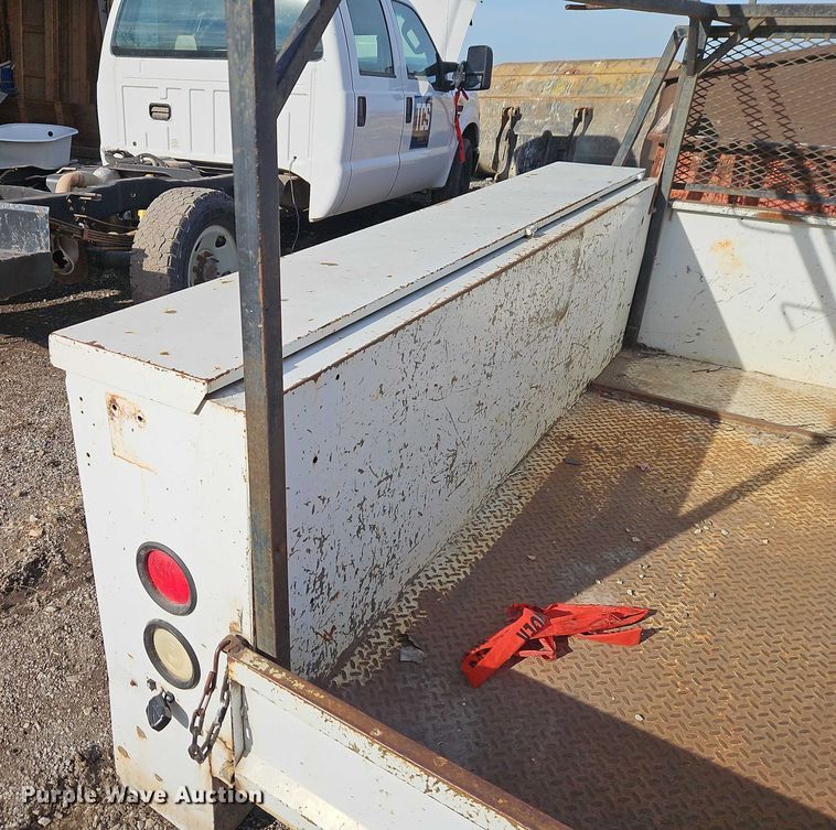 image for item EB8470 2008 Ford F350 Super Duty pickup truck cab and chassis