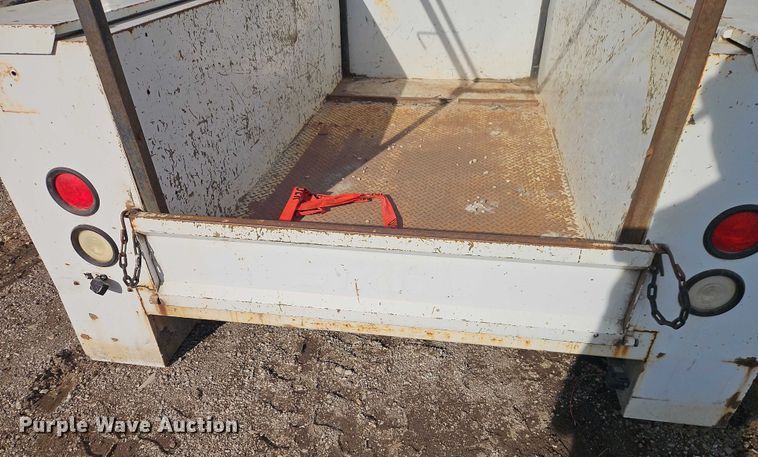 image for item EB8470 2008 Ford F350 Super Duty pickup truck cab and chassis