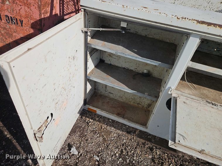 image for item EB8470 2008 Ford F350 Super Duty pickup truck cab and chassis