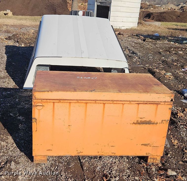 image for item EB8472 Pickup bed topper