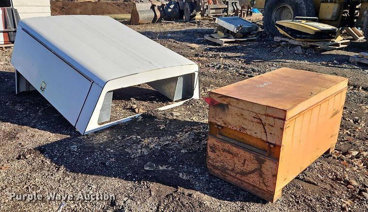 image for item EB8472 Pickup bed topper