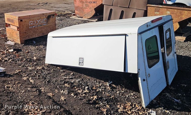 image for item EB8472 Pickup bed topper