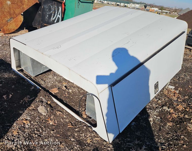 image for item EB8472 Pickup bed topper