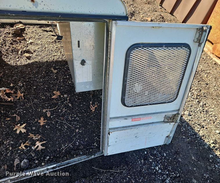 image for item EB8472 Pickup bed topper