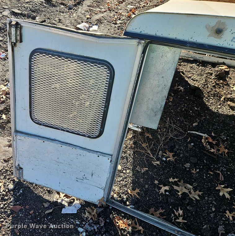 image for item EB8472 Pickup bed topper