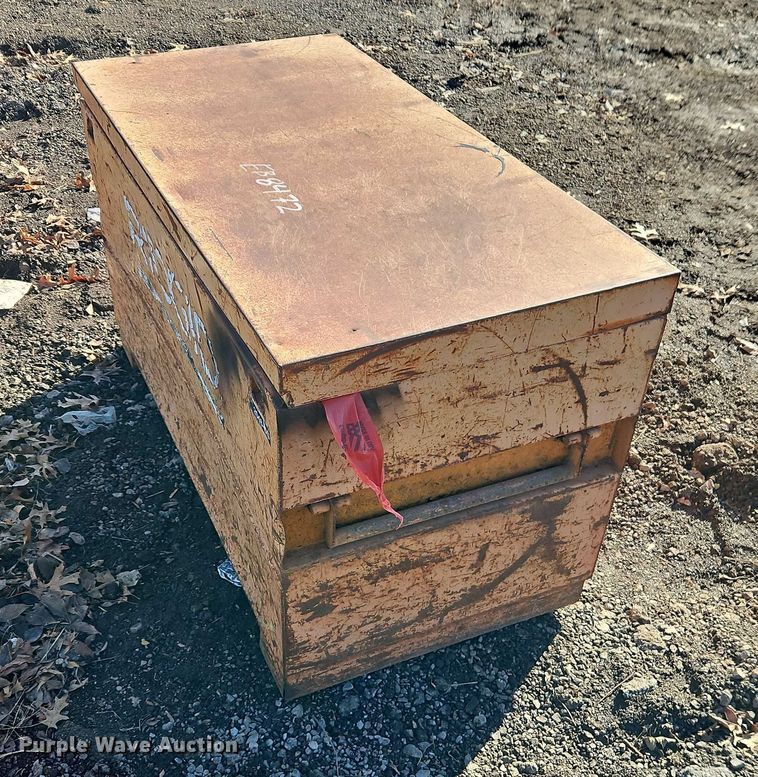 image for item EB8472 Pickup bed topper