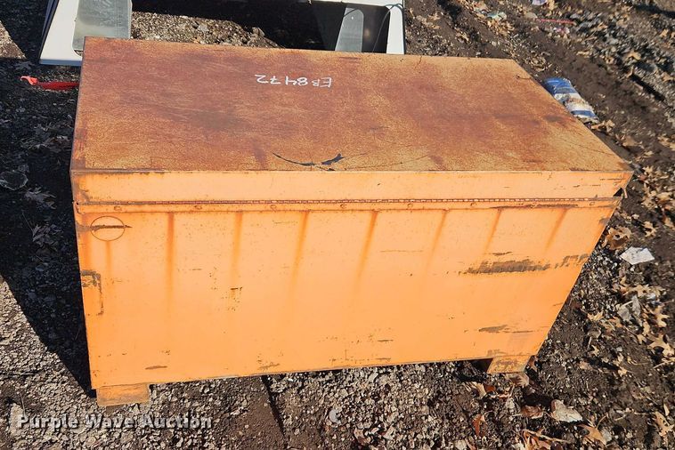 image for item EB8472 Pickup bed topper