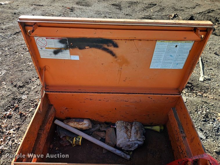 image for item EB8472 Pickup bed topper