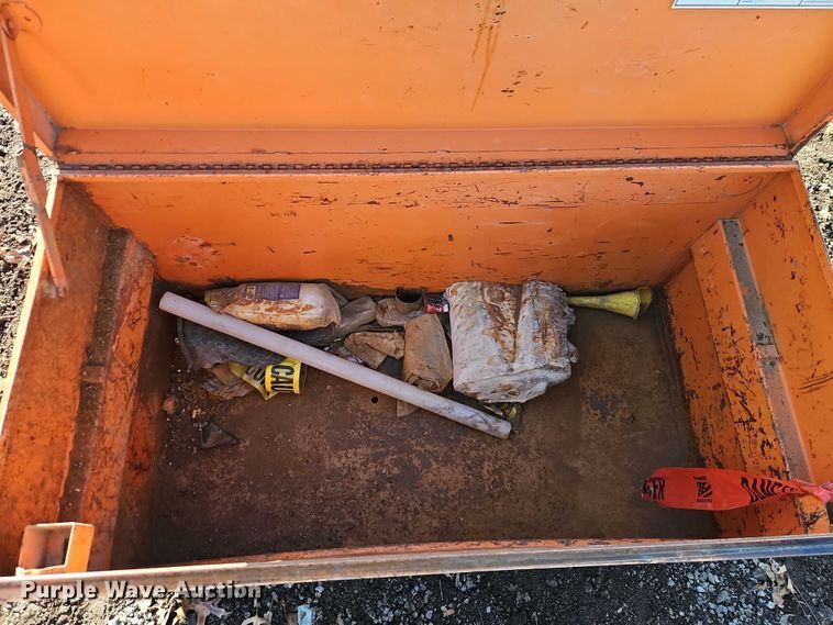 image for item EB8472 Pickup bed topper