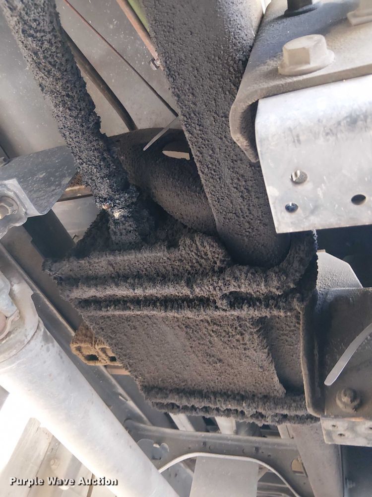 image for item EC1352 2011 Ford F650 Extended Cab chipper truck