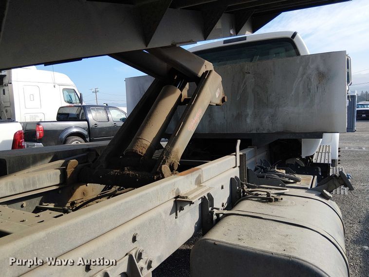 image for item EC1352 2011 Ford F650 Extended Cab chipper truck