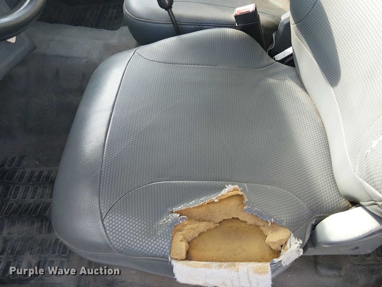 image for item EC1352 2011 Ford F650 Extended Cab chipper truck