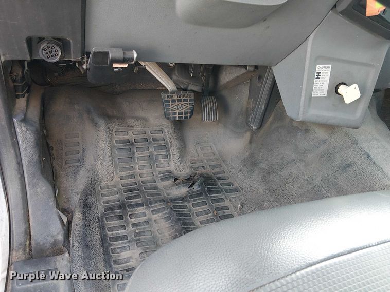 image for item EC1352 2011 Ford F650 Extended Cab chipper truck