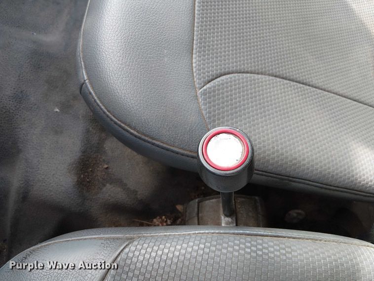 image for item EC1352 2011 Ford F650 Extended Cab chipper truck