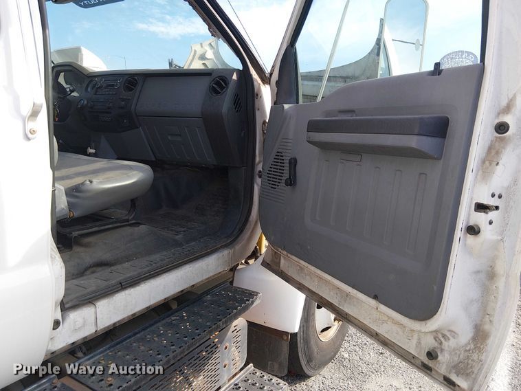 image for item EC1352 2011 Ford F650 Extended Cab chipper truck