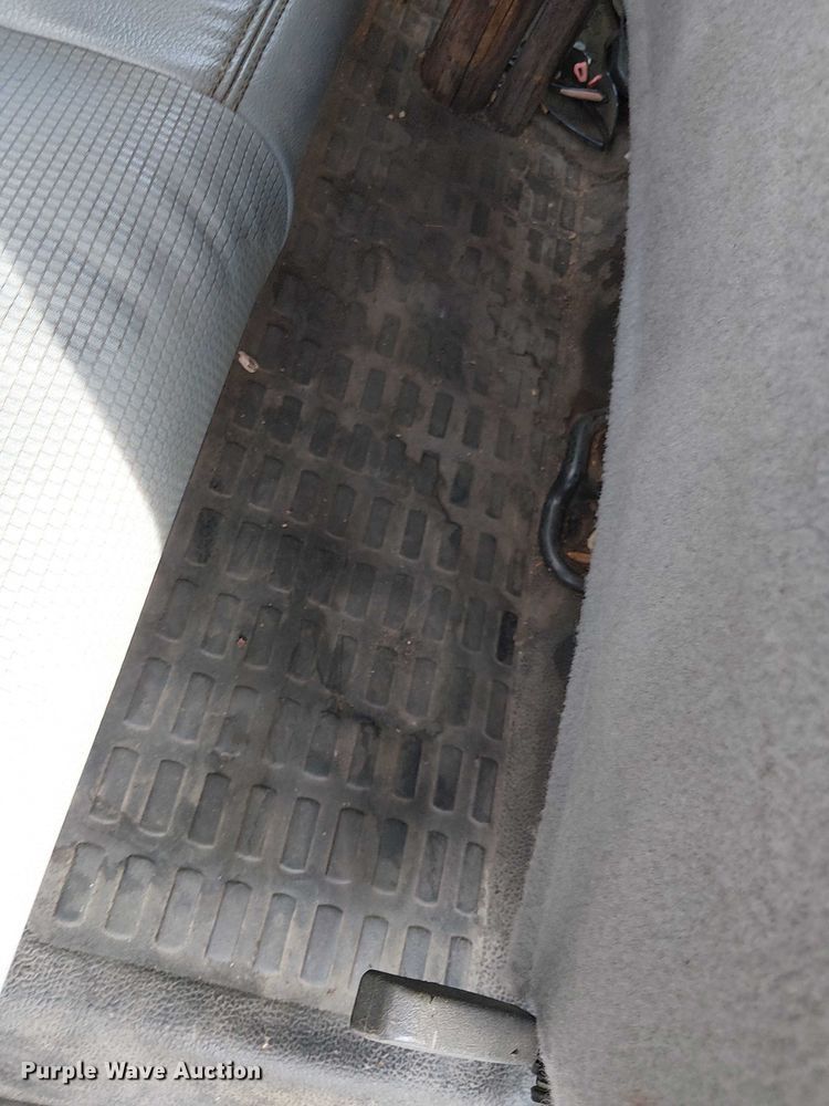 image for item EC1352 2011 Ford F650 Extended Cab chipper truck