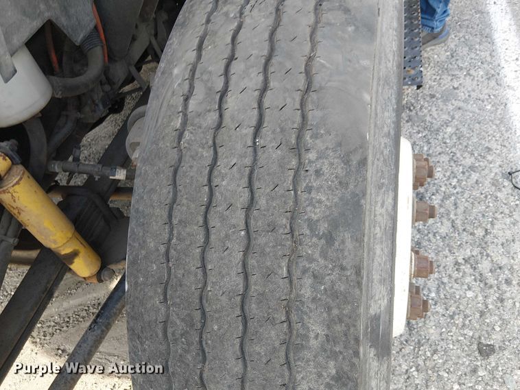 image for item EC1352 2011 Ford F650 Extended Cab chipper truck