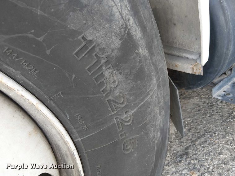 image for item EC1352 2011 Ford F650 Extended Cab chipper truck