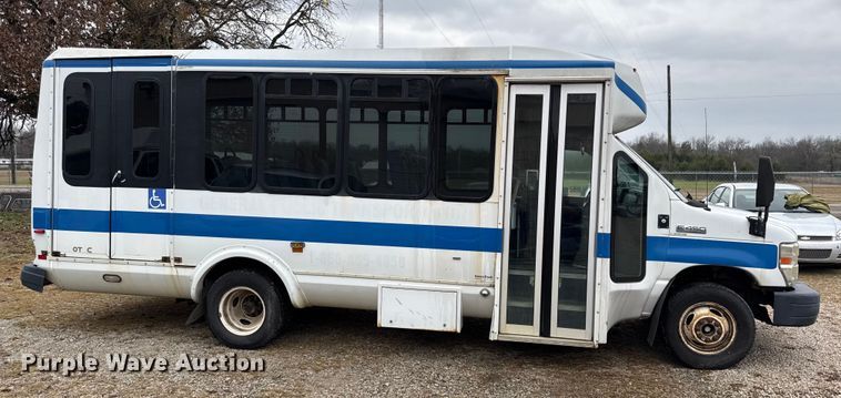 image for item EC4482 2013 Ford E450 Super Duty shuttle bus