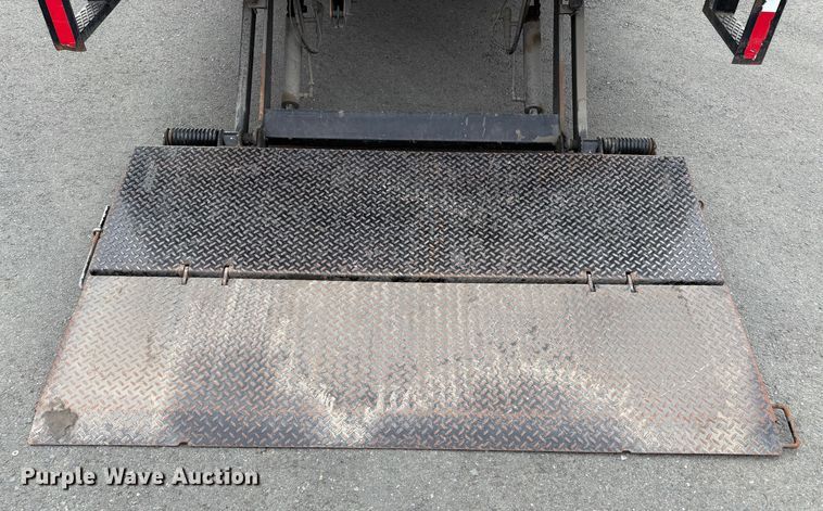 image for item EC8144 2019 Isuzu NRR box truck