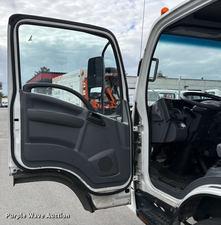 image for item EC8144 2019 Isuzu NRR box truck