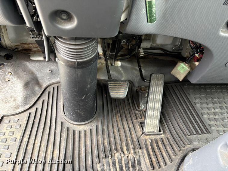 image for item EC8144 2019 Isuzu NRR box truck