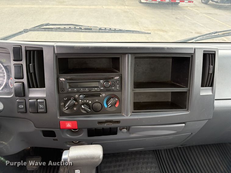 image for item EC8144 2019 Isuzu NRR box truck