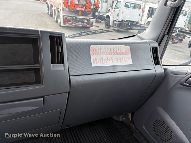 image for item EC8144 2019 Isuzu NRR box truck